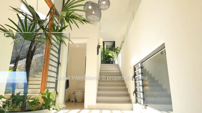 Villa contemporaine avec vue panoramique sur le lagon à Rivière Noire