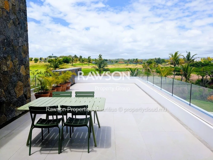 Villa Contemporaine De 4 Chambres Avec Vue Sur Le Golf À Vendre À Azuri | Roches Noires | €