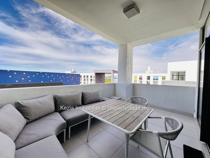 Contemporary Apartment With Sea View