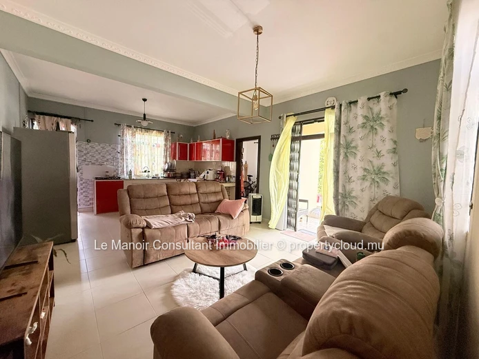 Appartement avec un jardin privatif a pailles- Proximité de toutes commodités.