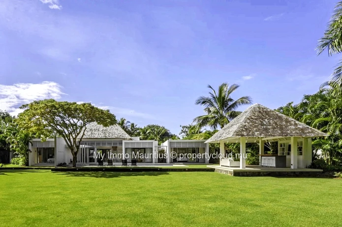 Elegance and Serenity - Prestige Golf Villa in Mauritius