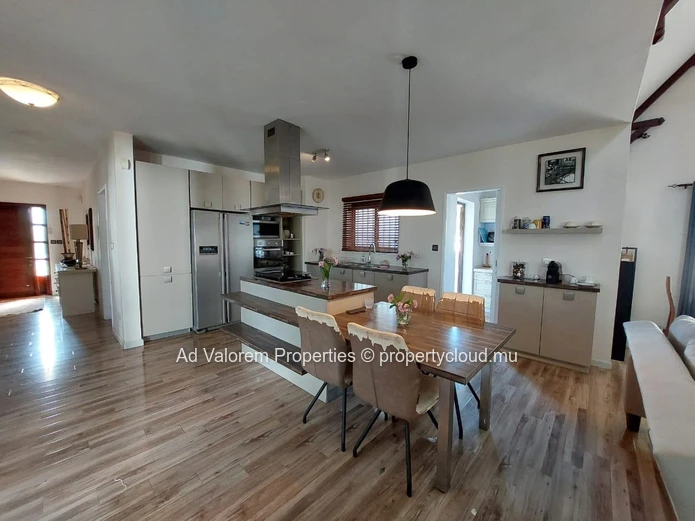 Superbe maison de 260m² à louer – meublée & équipée