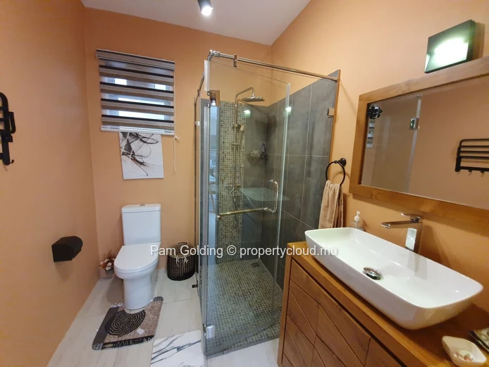 New apartment in a new complex in Flic en Flac