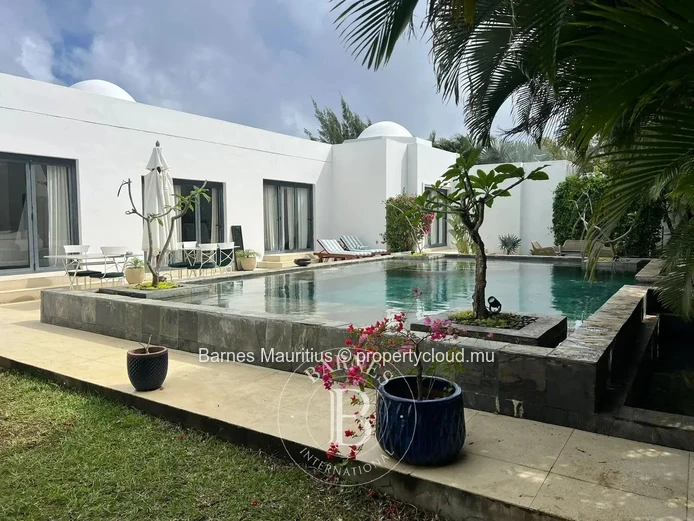 BAIN BŒUF – Villa Exclusive au Cœur d’un Jardin Tropical Luxuriant – 2 Chambres
