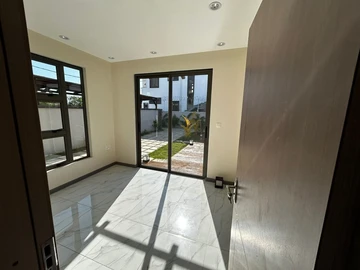 5 Bedroom Villa