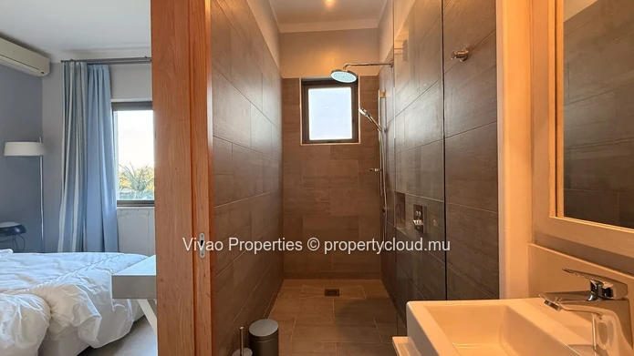 Appartement de luxe de 5 chambres en suite à louer à Balaclava - 150 000 Rs par mois