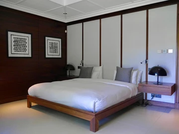 5 Bedroom Villa