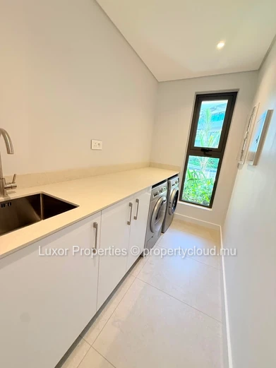 FOR RENT | 3-Bedroom Luxury Penthouse – Pointe aux Canonniers