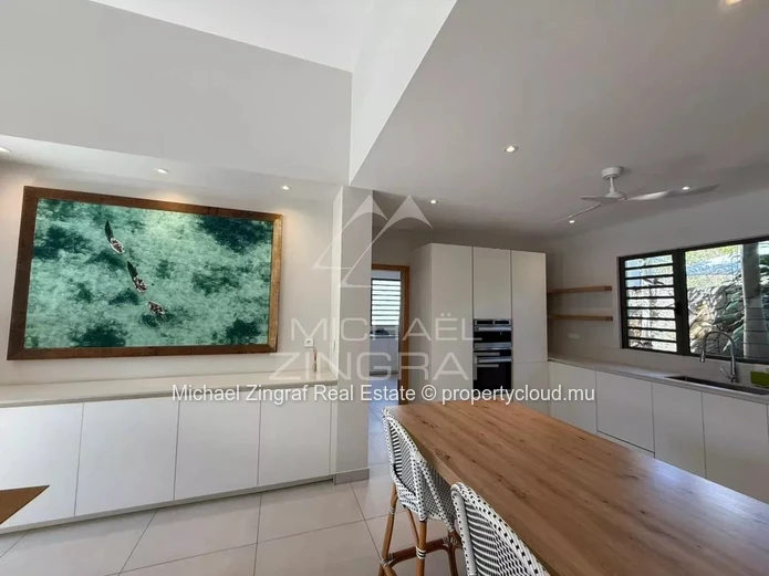 Elegant Villa in a Residential Area – Forêt Daruty
