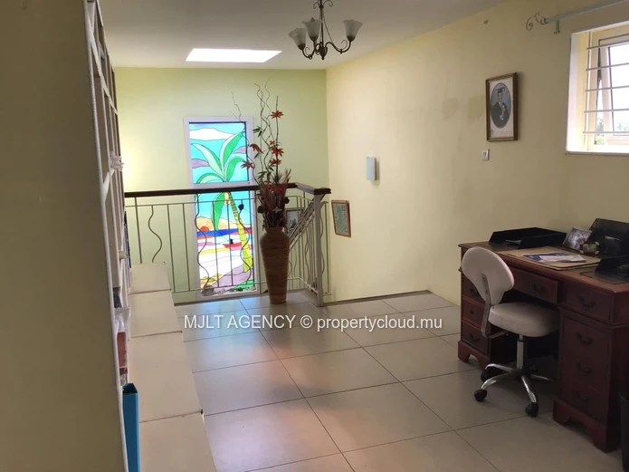House / Villa - 5 Bedrooms - 319 m² Beau Vallon, South, Morcellement Le Mahe
