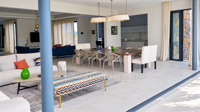 Magnifique et exclusive villa neuve à vendre dans le réputé Anahita Golf Resort, Beau Champ.