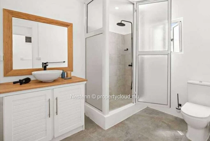 Charming and bright 4 bedroom semi-detached villa