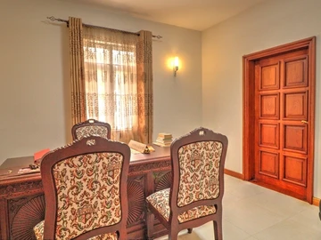 6 Bedroom House
