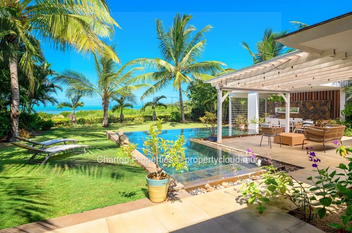 4-bedroom villa facing the azure