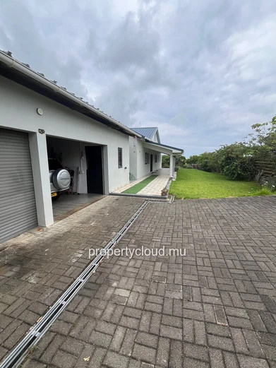 Splendide Villa Familiale - Domaine Piton - 295m² sur 1197m² de terrain Votre havre de paix vous attend au Domaine Pi...