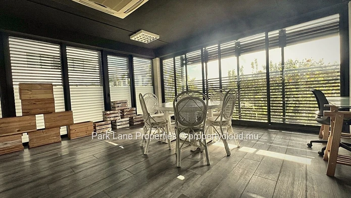 Office Space  of 64 m2 in Ebene – Combining Prestige, accessibility, and performance