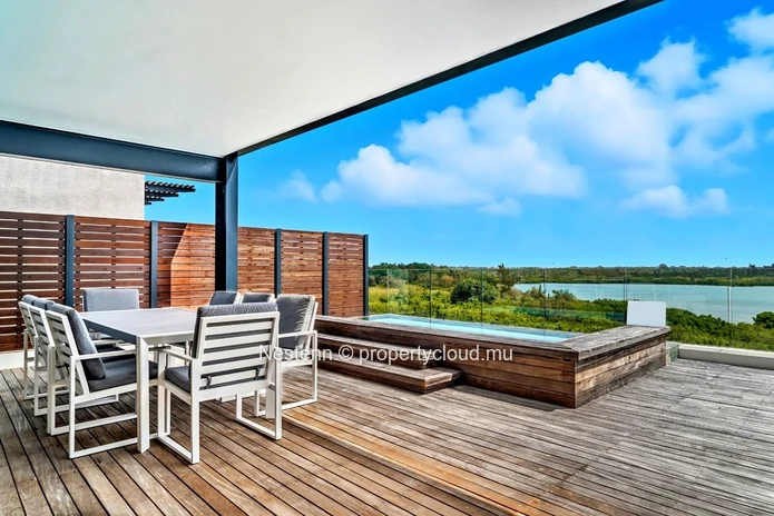 Superbe penthouse de 3 chambres en résidence sécurisée face à la mer