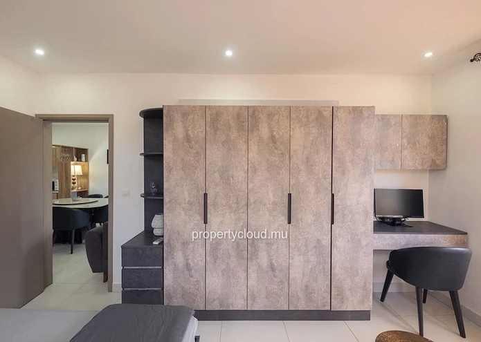 Flic-en-Flac, Mauritius: Magnificent, recently built 2-bedroom apartment with a large terrace, swimming pool, and jus...