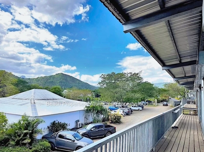 Bright 75m² Office with AC & Parking in Tamarin