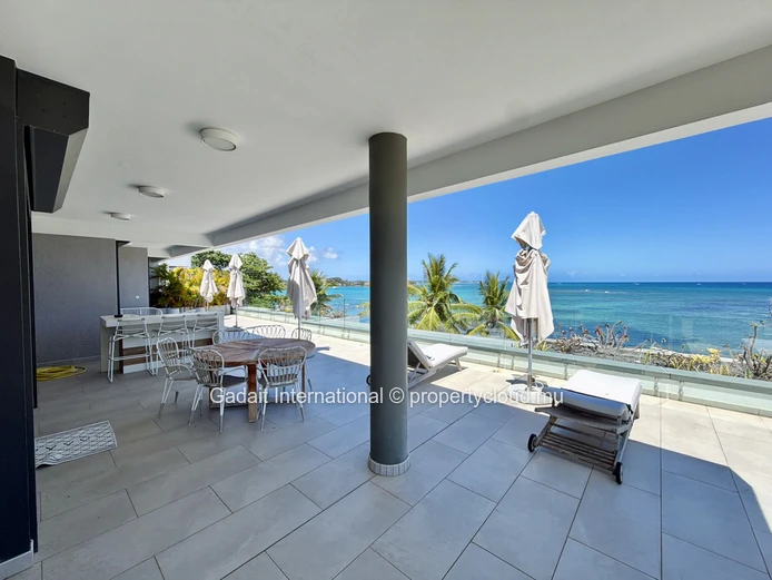Luxury Beachfront Penthouse in Pereybere – Panoramic Ocean Views of Coin de Mire