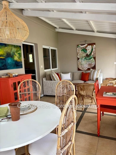 Charmant Penthouse avec Terrasse Privative au Cœur de Bain Bœuf
