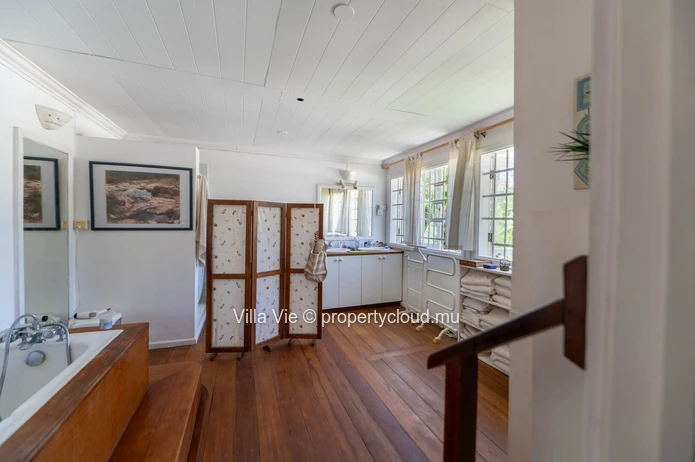 Péreybère - Charmante maison familiale avec studio et grand terrain tropical arboré