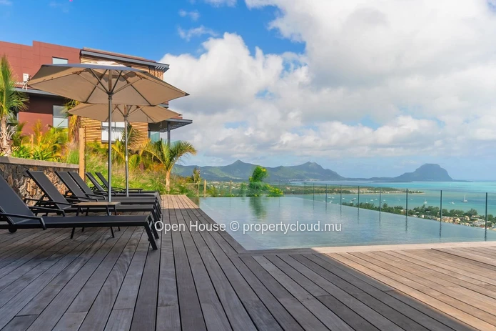 PDS villa for sale in Rivière Noire, Tamarin, 677m² living space, 1.291m² land, 5 bedrooms, private pool, web options...