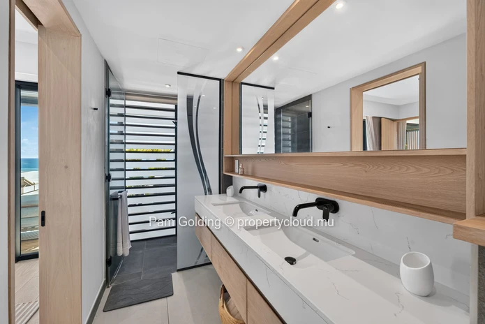 Penthouse d’exception avec vue mer à vendre | Pointe aux Canonniers, Île Maurice