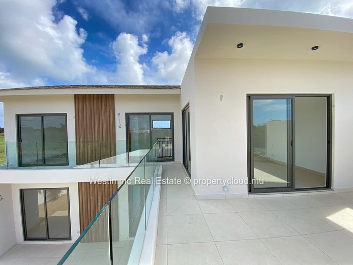 Villa neuve de 3 chambres à vendre à Péreybère