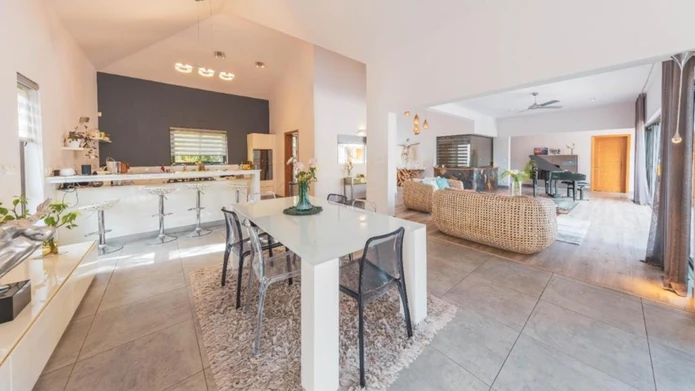 Exquisite furnished modern RES villa in the heart of Tamarin