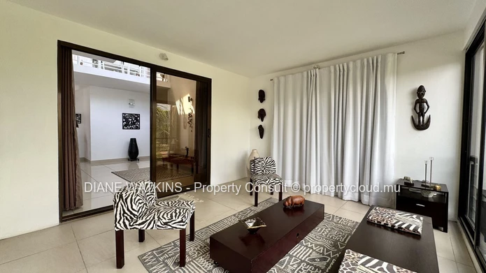 4-bedroom penthouse for sale in La Preneuse, walking distance to the beach with panoramic terrace and mountain views