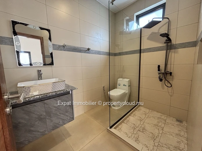 Villa Neuve 4 Chambres Non Meublée Avec Piscine Privée – Vale