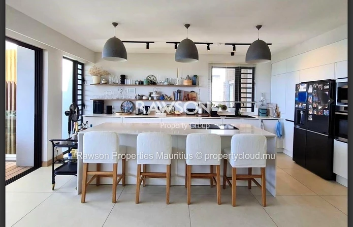 Duplex Penthouse 3 Chambres À Vendre À Pointe Aux Canonniers | Design Contemporain | Vue Mer | Piscine En Rooftop | €