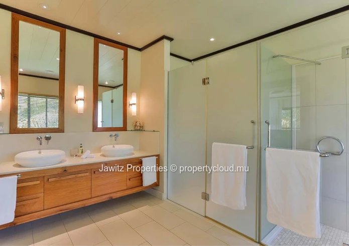 A Grand 800m² Sanctuary of Luxury & Tranquility