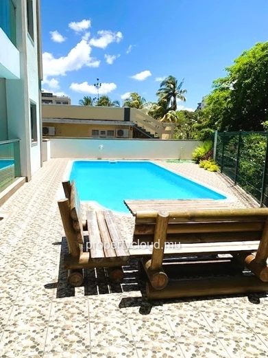 À vendre appartement 3 chambres au dernier étage avec jacuzzi et vue dégagée Flic en Flac ile Maurice vue imprenable ...