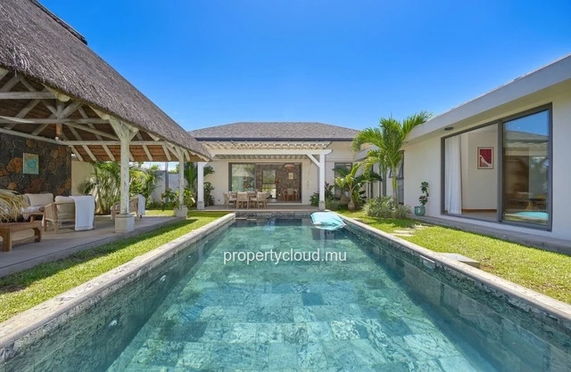 For sale: magnificent villa in a residence accessible to foreigners in Grand Baie, La Salette.