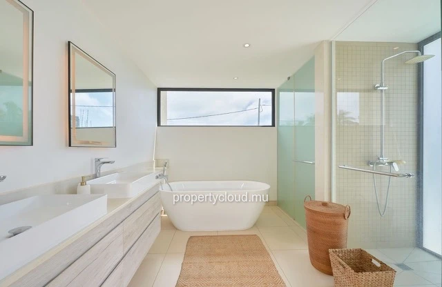 A vendre magnifique villa de 4 chambres en suite accessible aux etrangers à Pereybere.