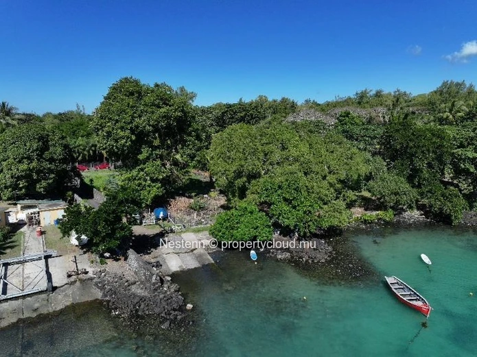 Magnifique terrain pieds dans l'eau, vue mer