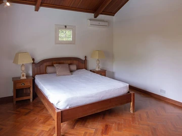 5 Bedroom Villa