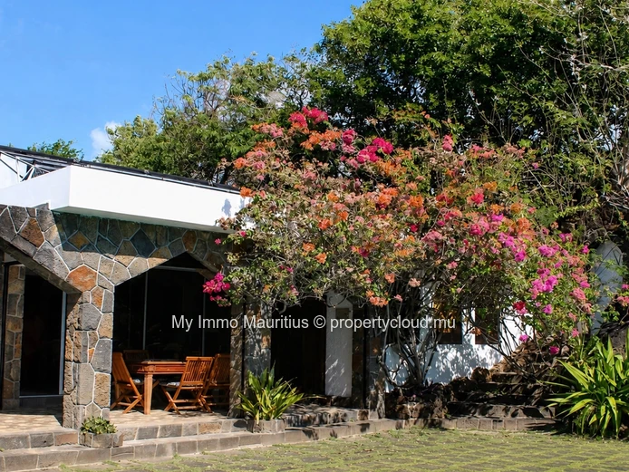 Beachfront Villa with Direct Beach Access – Grand Gaube