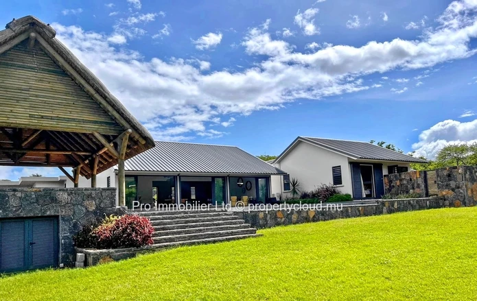 For Sale – Elegant Property with Breathtaking Views in the Sought-After Palmyre Morcellement, Black River.