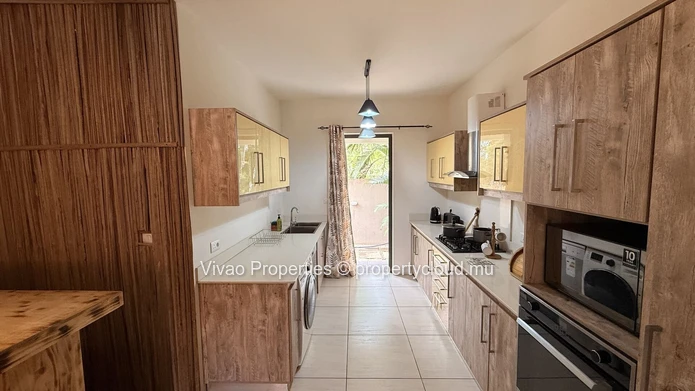 Appartement de 3 chambres en R+2 à vendre à Flic en Flac avec piscine0 Rs