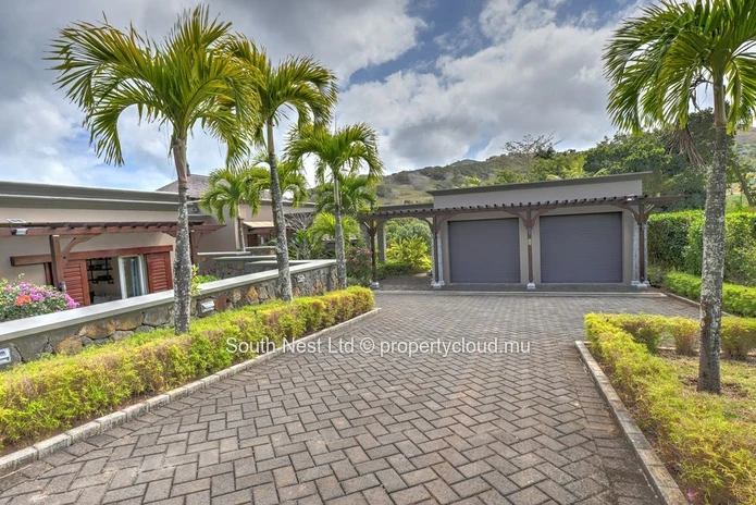 A unique villa where modernity meets tropical charm.