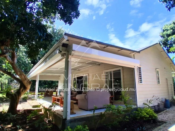 Charming Contemporary Home in petit Raffray