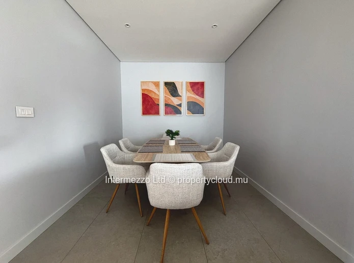 Pereybere | New 144 m² Apartment with Pool, Walk to Beach