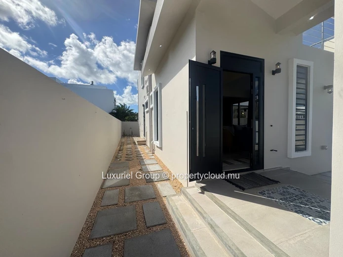 Splendid New Villa 3Bed Ensuite Office Swimming Pool