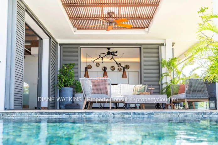 Suspendue Entre le Ciel et la Mer : Une Villa Contemporaine à Vendre à Rivière Noire