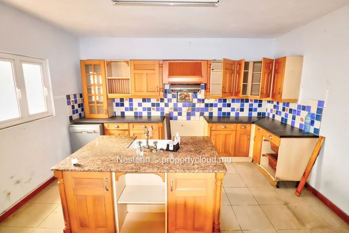 Opportunité Rare à Cap Malheureux : Villa Familiale de 200 m² avec Piscine 
