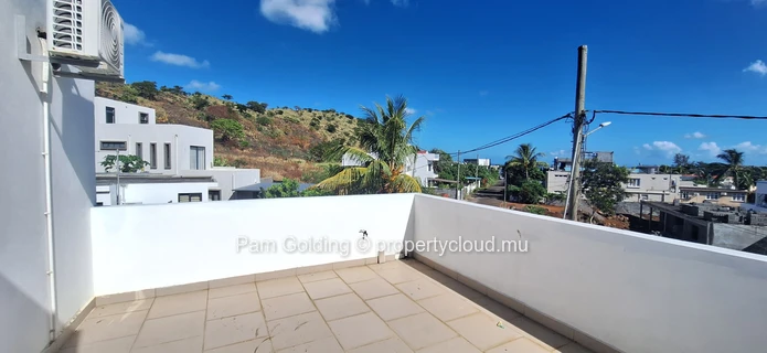 Spectacular 3-Bedroom House in Coromandel – Harbour Views & Mountain Majesty!