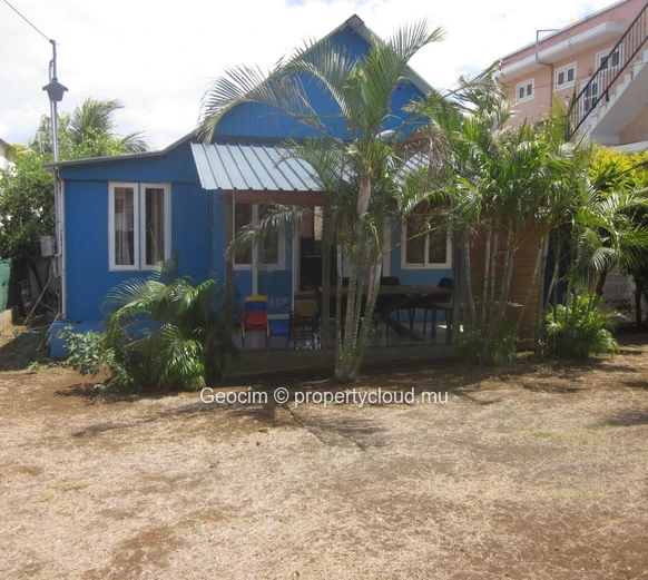 Flic en Flac Morc St Jacques Maison de plain-pied de 2 càc sur 80 toises terrain clos. Disponible. (Mandat exclusif)